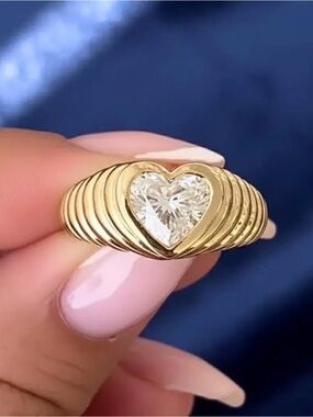 18k Gold Plated Heart Ring with Heart-Cut Clear CZ Stone and Ribbed Band. New.